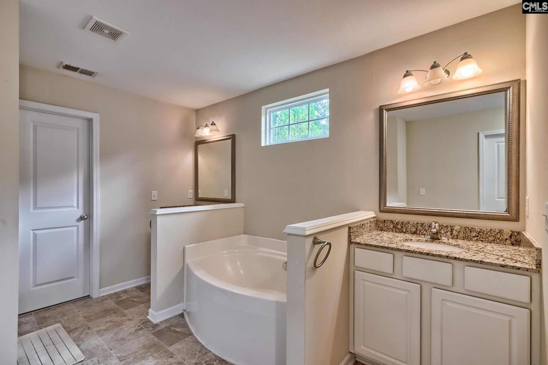 473 Denman Loop  Photo 18