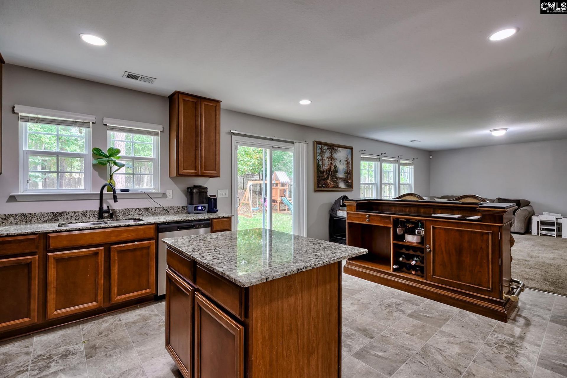473 Denman Loop  Photo 6