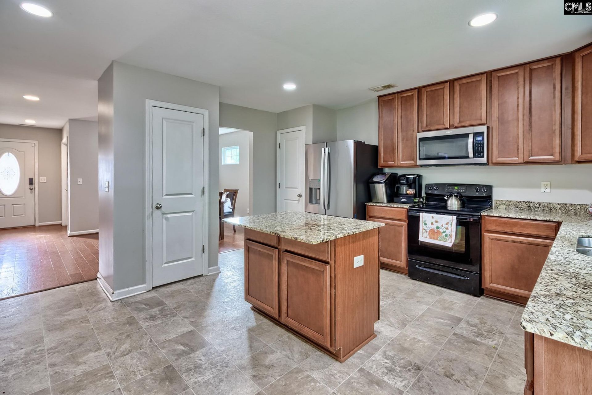 473 Denman Loop  Photo 8