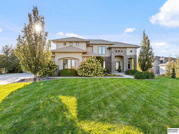 716 N 186 Avenue, Elkhorn, NE 68022