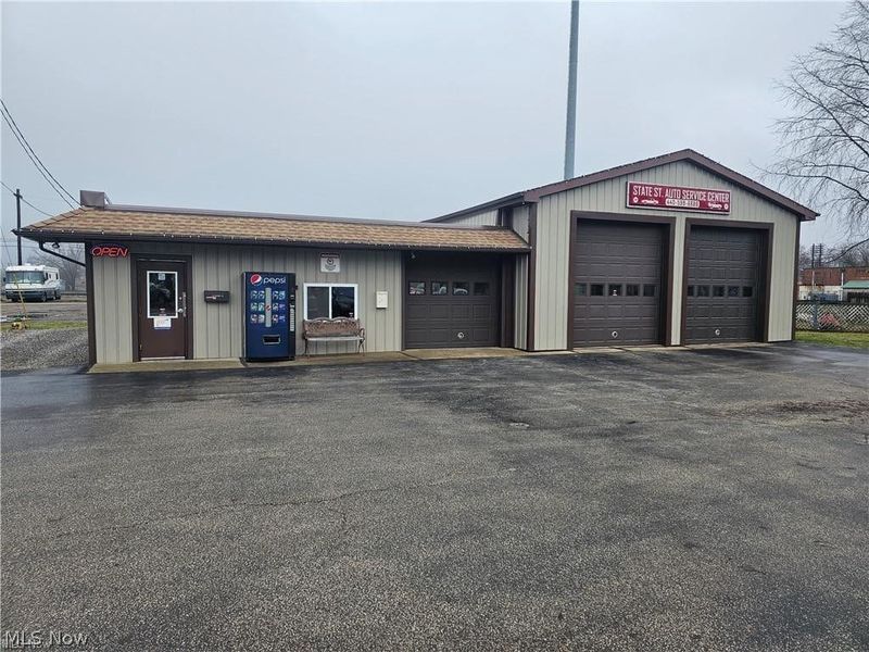 318 Orange Street, Conneaut, OH 44030 Photo 1