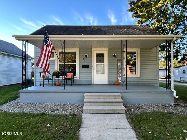 523 W North Street , Fostoria, OH 44830