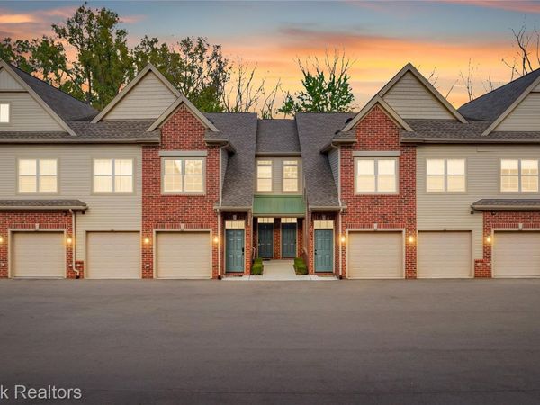 616 Pointe Drive, Walled Lake, Mi 48390