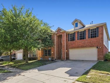 8745 Golden Sunset Trail, Fort Worth, TX 76244