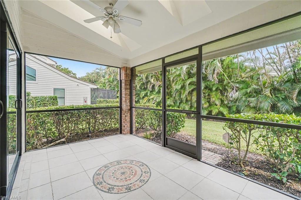 579 Park Shore Dr W, Unit I1, Naples, FL 34103 Photo