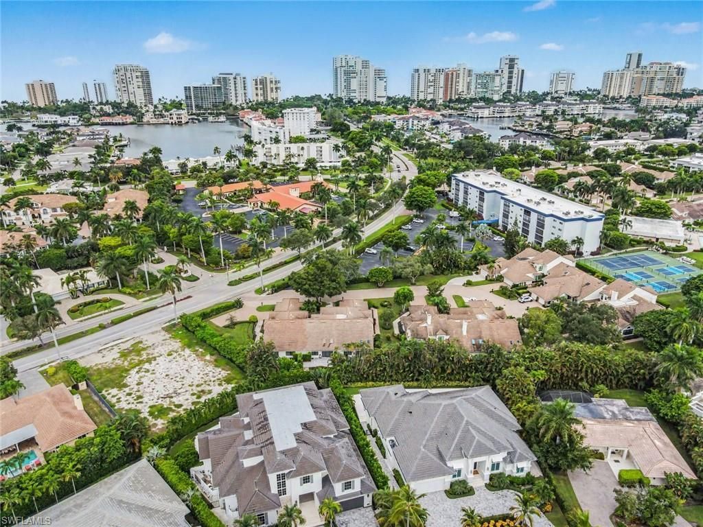 579 Park Shore Dr W, Unit I1, Naples, FL 34103 Photo