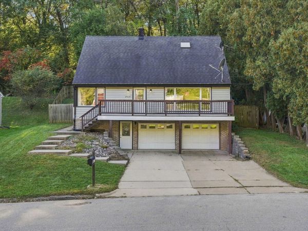2910 Shiras Avenue, Dubuque, IA 52001