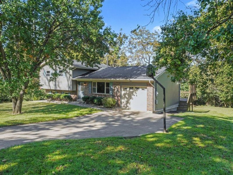 306 Wakefield Avenue, Loveland, OH 45140 Photo 2
