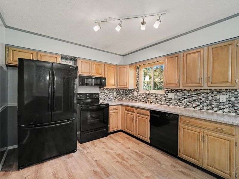 306 Wakefield Avenue, Loveland, OH 45140 Photo 6