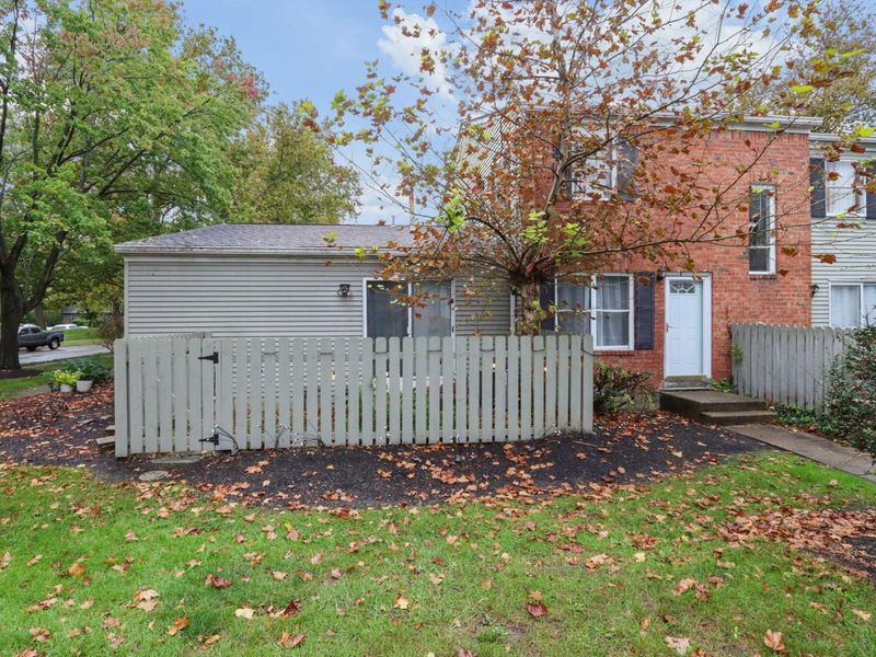2548 Home Acre Drive, Unit 43, Columbus, OH 43231 Photo 3