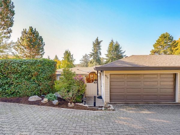 2829 Arbutus Rd , Unit #901, Saanich, BC V8N 5X5