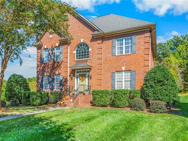 2008 E Pinehurst Court , Clemmons, NC 27012