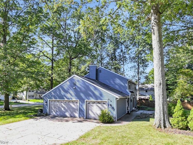 32372 Orchard Park Drive, Avon Lake, OH 44012 Photo 2