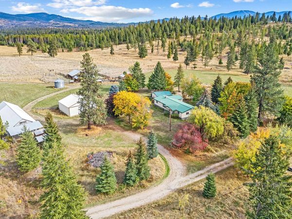 11512 E Bridges Rd, Elk, WA 99009