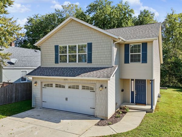 823 31st Street , Bettendorf, IA 52722