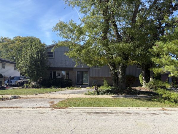 8408 Neenah Avenue , Burbank, IL 60459