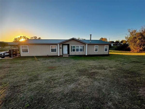 260 S Schley Avenue, Leedey, OK 73654