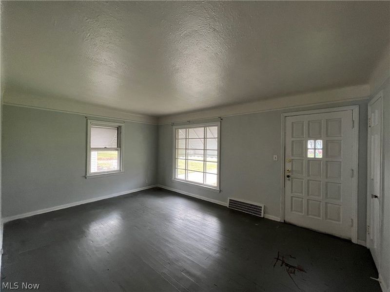 295 Grand Boulevard, Bedford, OH 44146 Photo 2