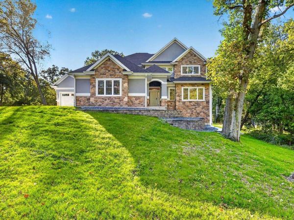 2652 Oak Crest Circle, Sun Prairie, WI 53590