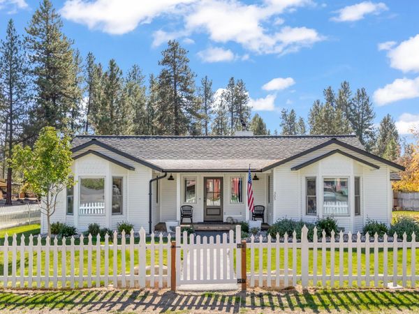 305 W Washington Avenue, Sisters, OR 97759