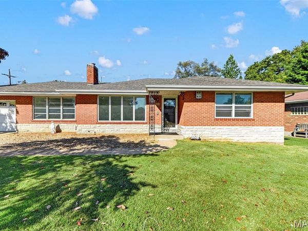 335 W Saint Anthony Lane , Florissant, MO 63031