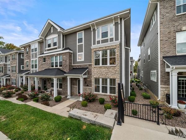 11247 Talamore Circle, Frontenac, MO 63131