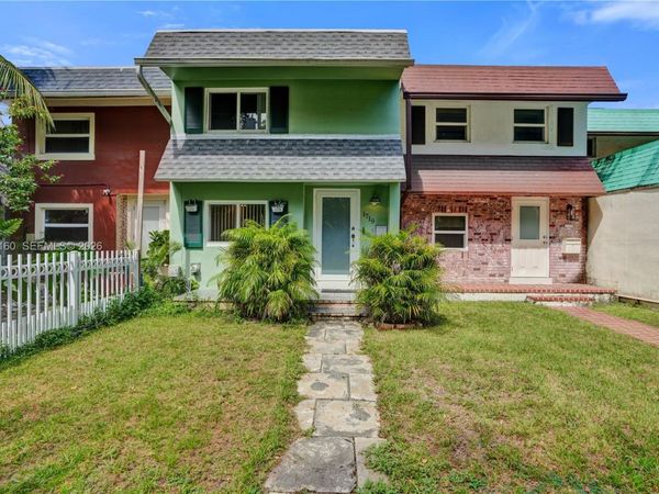 1719 NE 142nd St , North Miami, FL 33181