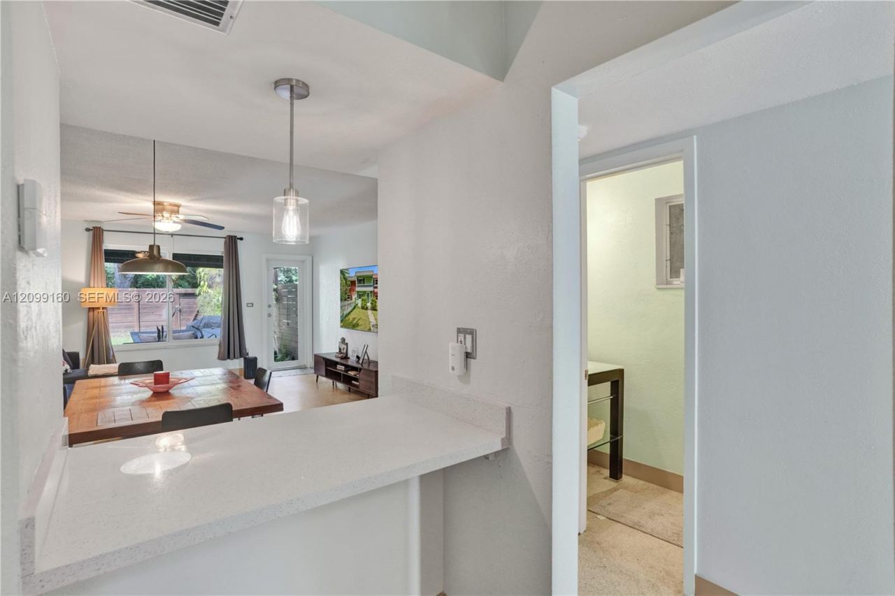 1719 NE 142nd St , North Miami, FL 33181 Photo