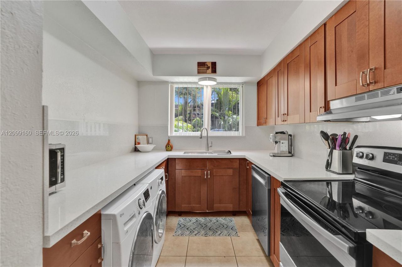1719 NE 142nd St , North Miami, FL 33181 Photo