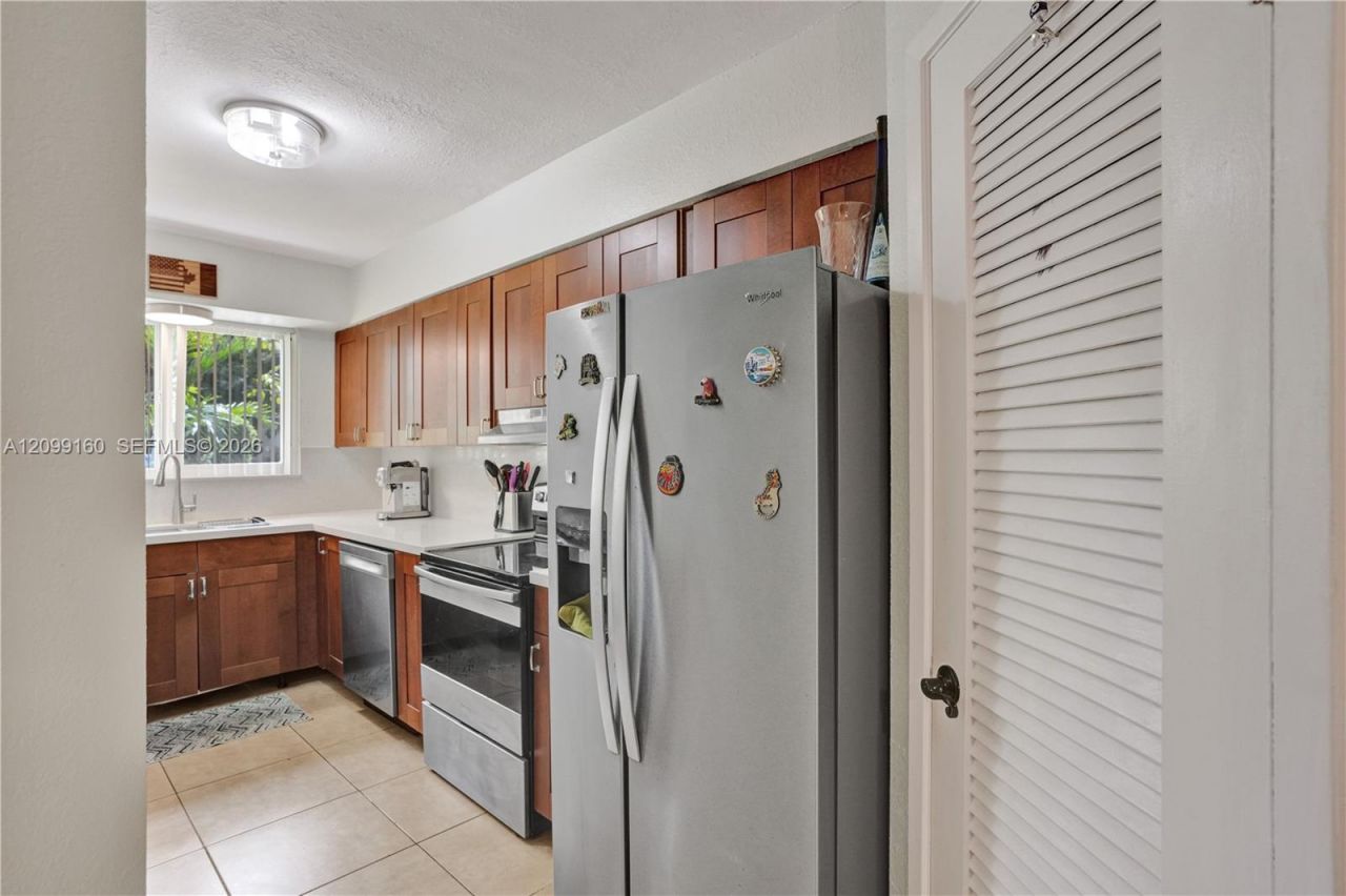 1719 NE 142nd St , North Miami, FL 33181 Photo