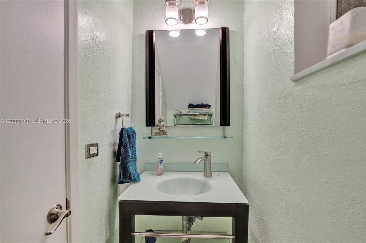 1719 NE 142nd St , North Miami, FL 33181 Photo