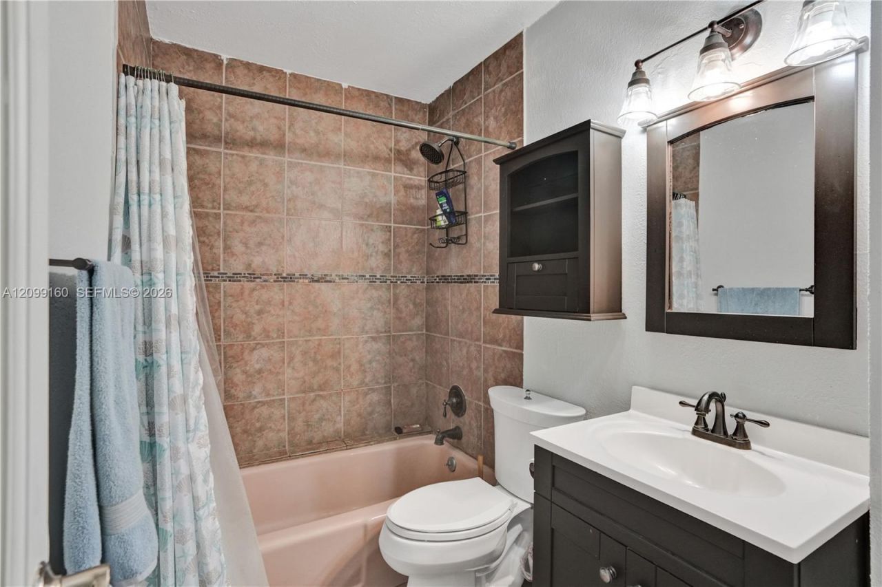 1719 NE 142nd St , North Miami, FL 33181 Photo