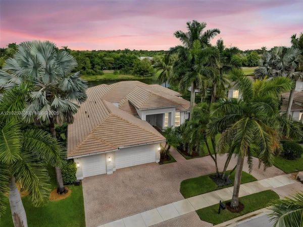 1378 Victoria Isle Dr , Weston, FL 33327