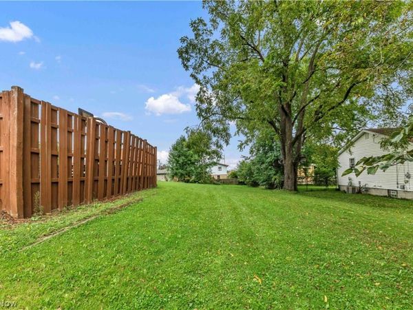 Geneva Avenue , Struthers, OH 44471