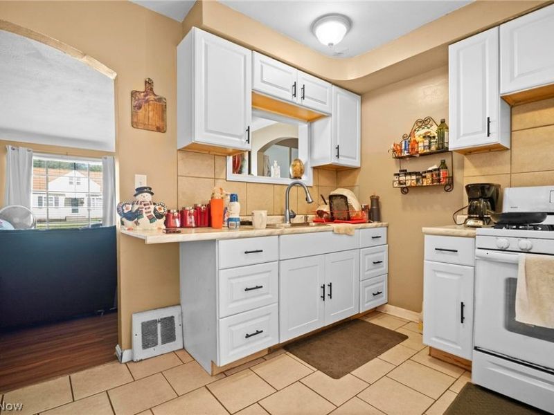 19264 Stockton Avenue, Maple Heights, OH 44137 Photo 8