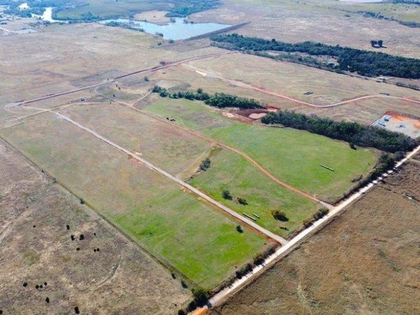 6 Red Wolf Drive, Unit 6, Cashion, OK 73016