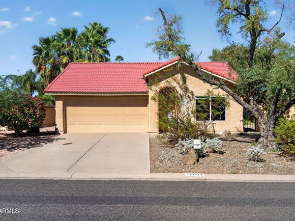 12037 S HALF MOON Drive, Phoenix, AZ 85044