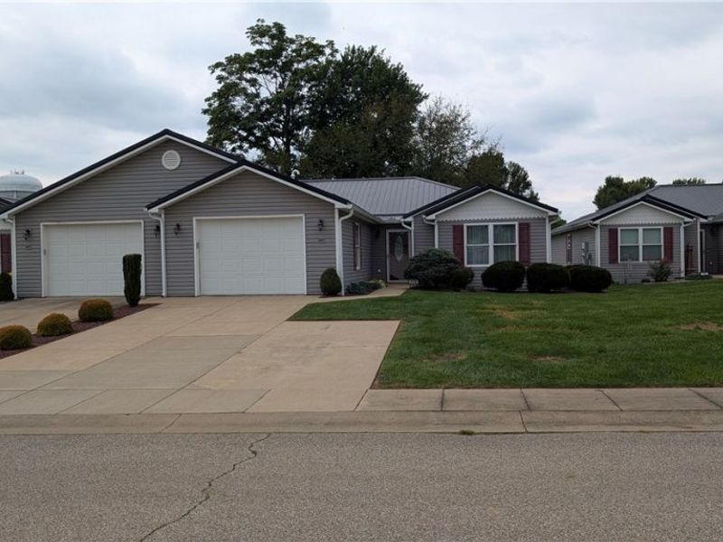 719 Oak Tree Lane, Belpre, OH 45714 Photo 3