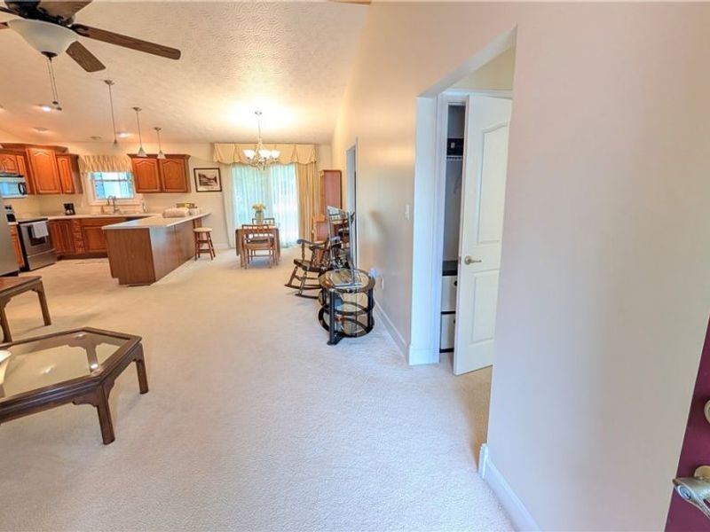 719 Oak Tree Lane, Belpre, OH 45714 Photo 8
