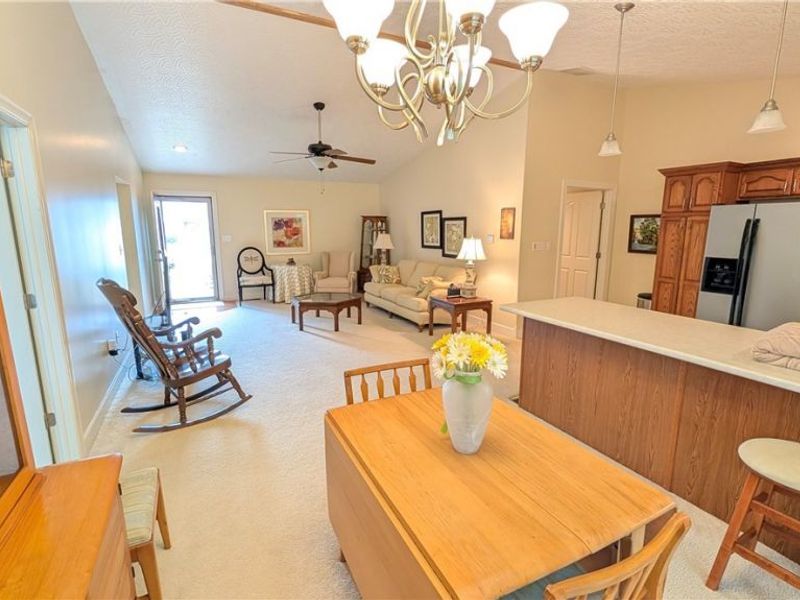 719 Oak Tree Lane, Belpre, OH 45714 Photo 9