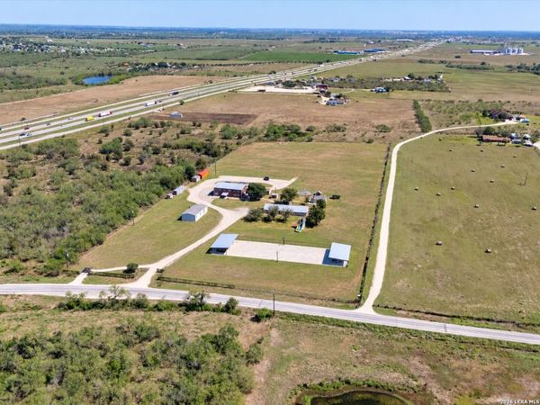 3925 LINNE RD, Seguin, TX 78155