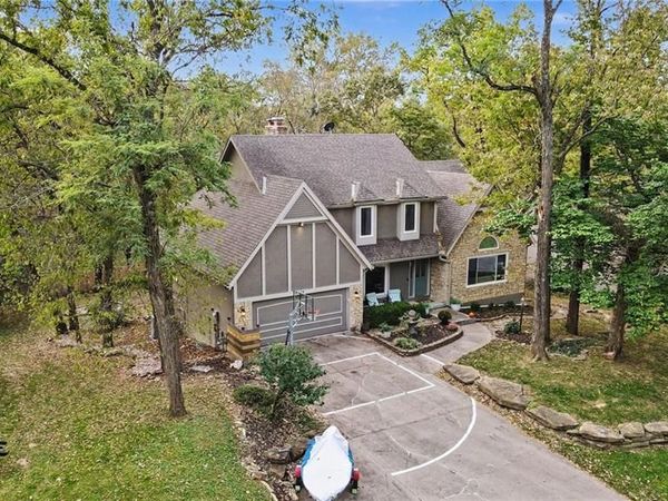 8228 NW Weatherby Drive, Weatherby Lake, MO 64152
