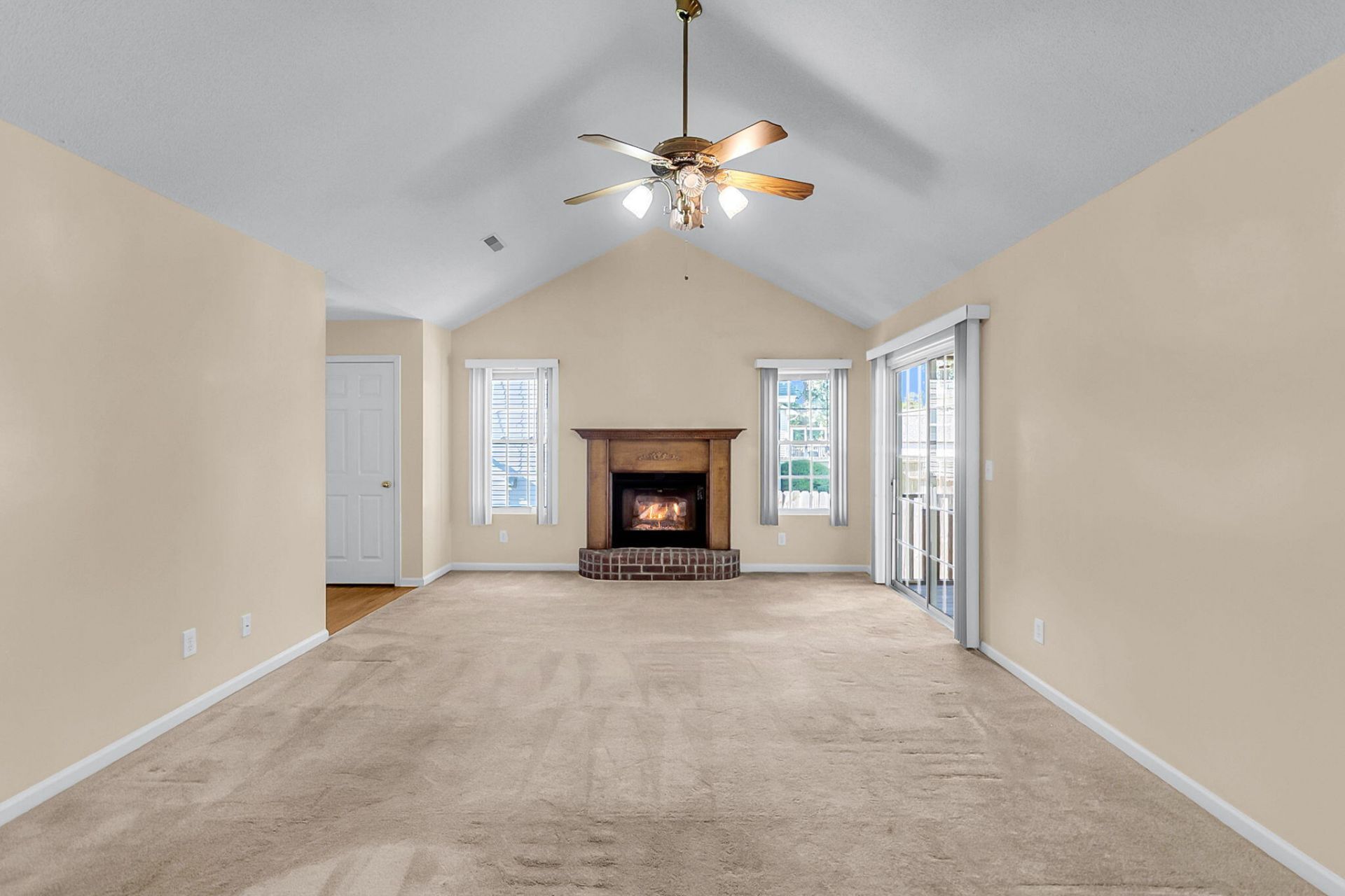 443 Courtland Drive Photo 3