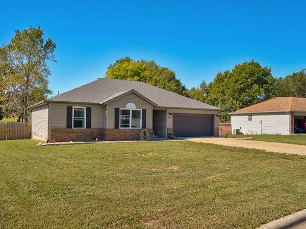603 S Sunmeadow Drive , Strafford, MO 65757