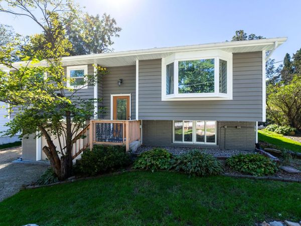 204 Chestnut Street , Le Claire, IA 52753