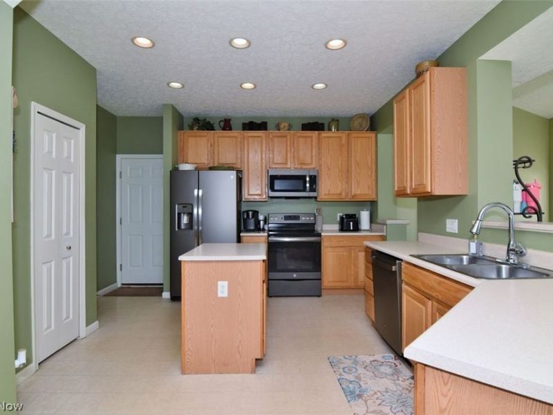 2752 Pinegate Drive, Norton, OH 44203 Photo 13