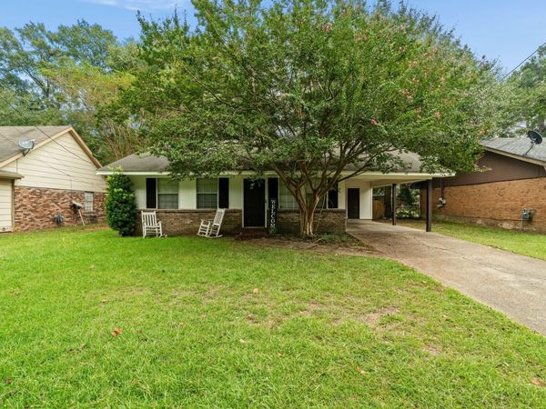 201 Fox Run Dr., Hattiesburg, MS 39402