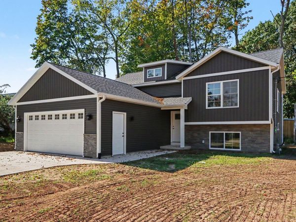 1032 Sir Knight Road, Plainwell, MI 49080