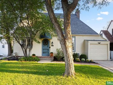 4432 Pine Street, Omaha, NE 68105