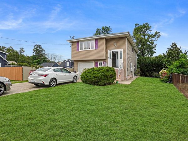 12 Garden Street , Unit 2nd flr, Bay Shore, NY 11706
